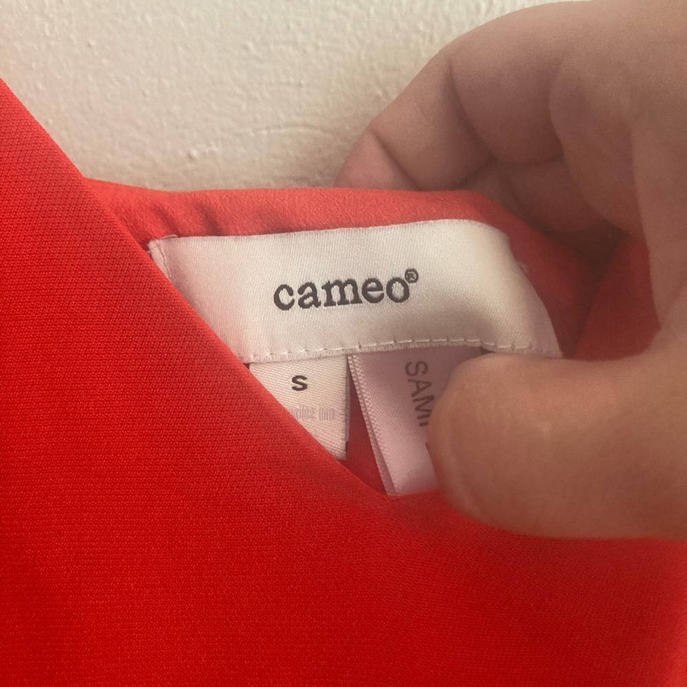 Cameo Sample Flutter Top - Picture 2 of 10